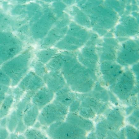 l'eau, réflexion, vert, clair, sable, torquoise Tassapon - Dreamstime