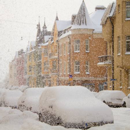 l'hiver, la neige, les voitures, la construction, chute de neige Aija Lehtonen - Dreamstime