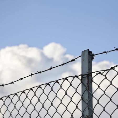 clôture, nuages, ciel, fil, poteau Daniel Sanchez Blasco - Dreamstime