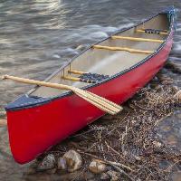 Pixwords L`image avec bateau, l'eau, riviere, roches, rouge Marek Uliasz (Marekuliasz)