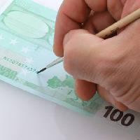 Pixwords L`image avec l'homme, l'argent, la main, de l'euro, 100, vert Igor Sinitsyn (Igors)