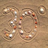 Pixwords L`image avec trente, sable, plage, coquillages, de la chaleur Battrick