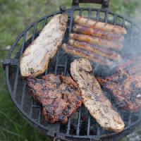 Pixwords L`image avec barbecue, nourriture, manger, la viande, le steak, le feu, la fumée Wojpra - Dreamstime