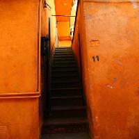 escaliers, rouge, noir, allée Zeno Ovidiu Mihoc - Dreamstime