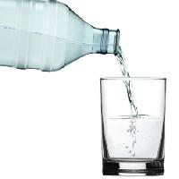 Pixwords L`image avec de l'eau, verre, bouteille Razihusin - Dreamstime