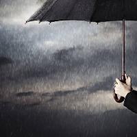 Pixwords L`image avec pluie, parapluie, gouttes, la main Arman Zhenikeyev - Dreamstime