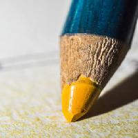 Pixwords L`image avec jaune, crayon, stylo, crayon, écrivez Radub85 - Dreamstime