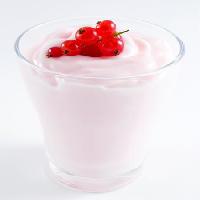 Pixwords L`image avec de yogourt, smoothies, rouge, blanc, verre, boisson, raisins Og-vision - Dreamstime